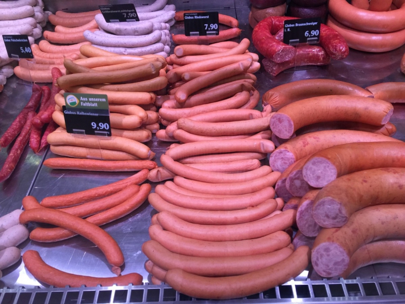 charcuterie-FIGANIERES-min_sausages_meat_butchery-1069321